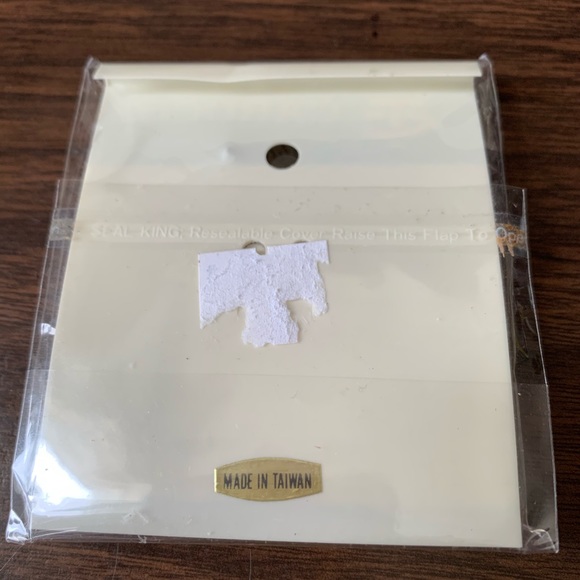 Gold Plated SeaShell Pin - Picture 3 of 5